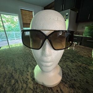 Tom Ford Black Gradient Sunglasses with Metal Bridge